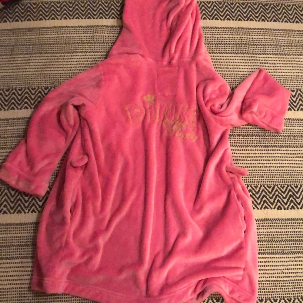 Pink Vs Robe - image 1